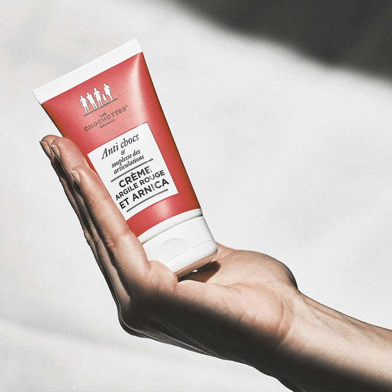 Crème argile rouge en pansement occlusif pour réduction de la douleur et récupération tissulaire